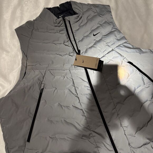 Nike Running Division Therma-Fit ADV Reflective Running Vest - Picture 10 of 14